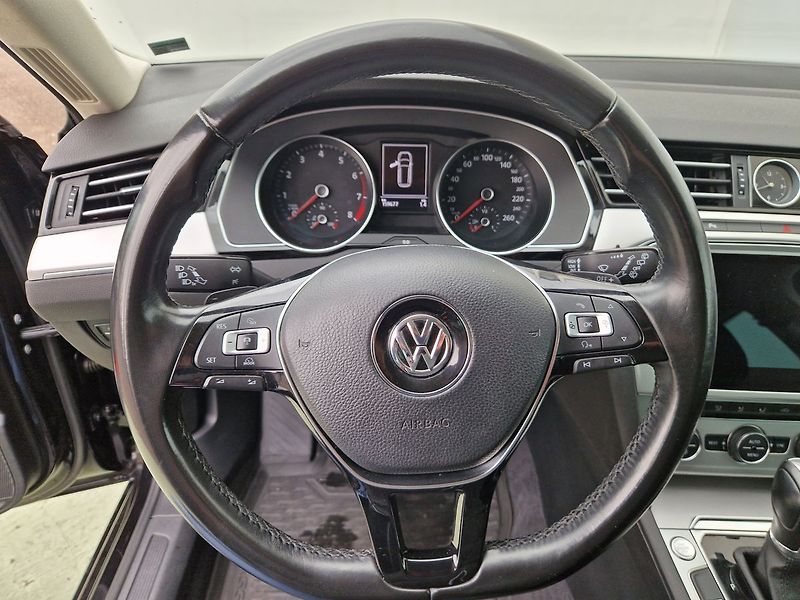 Volkswagen Passat Comfortline 1.4 TSI ACT - fotka 14 z 36