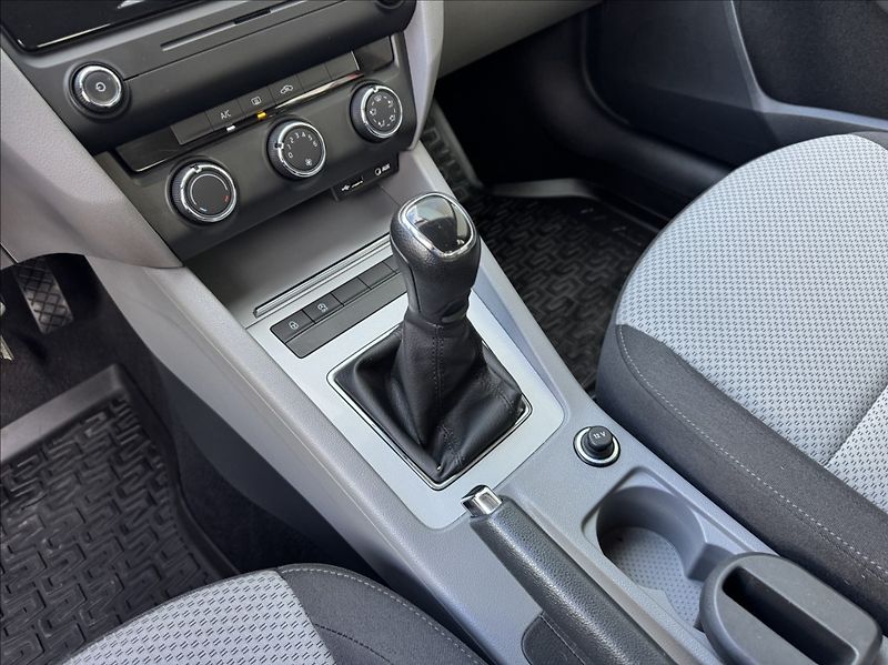 Škoda Octavia 1,6 TDI 81kW 2.maj. původ ČR - fotka 34 z 50