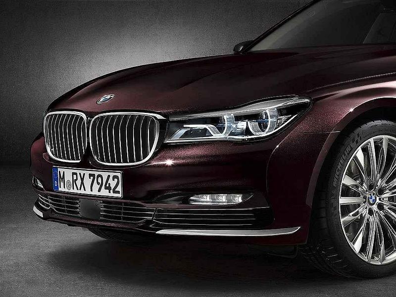 BMW M760Li xDrive.