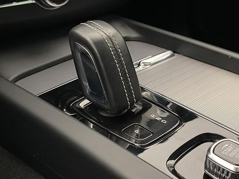 Volvo XC60 B6 AWD R-DESIGN AUT  - fotka 28 z 52