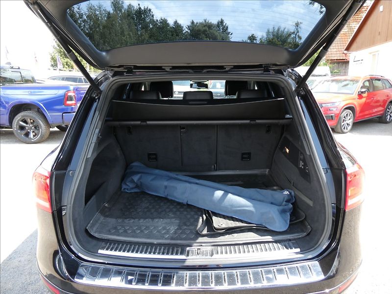 Volkswagen Touareg 3,0 TDi V6 180kW, webasto, DPH - fotka 15 z 50