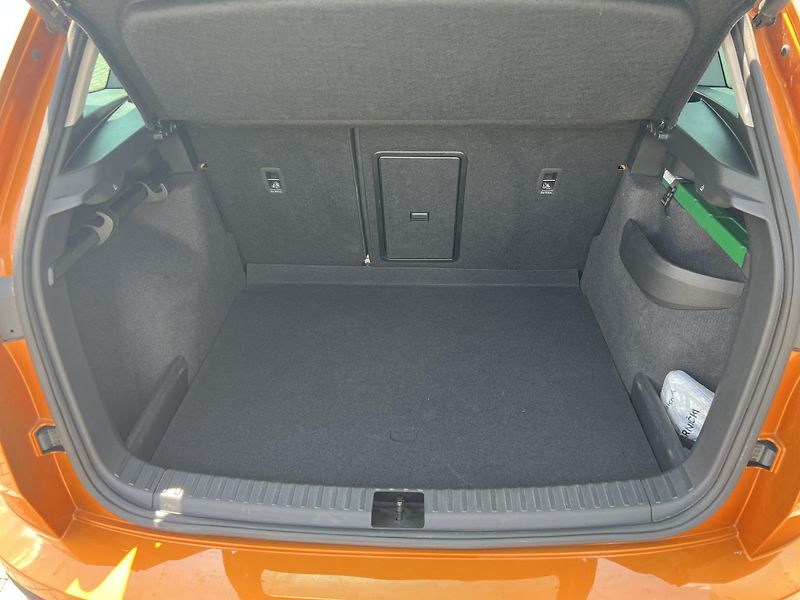 Škoda Karoq (2024) 1. majitel, Koupeno nové v ČR - fotka 25 z 29