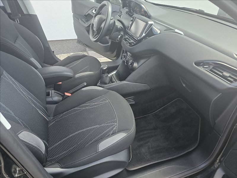 Peugeot 208 1,2 i Actice klima - fotka 28 z 40