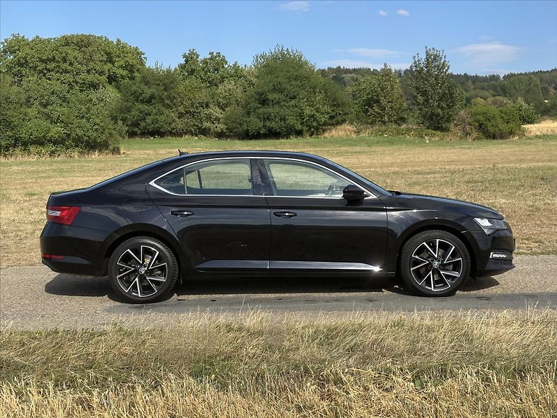 Škoda Superb 2,0 TSI 140kW DSG CZ Style DPH - fotka 8 z 28