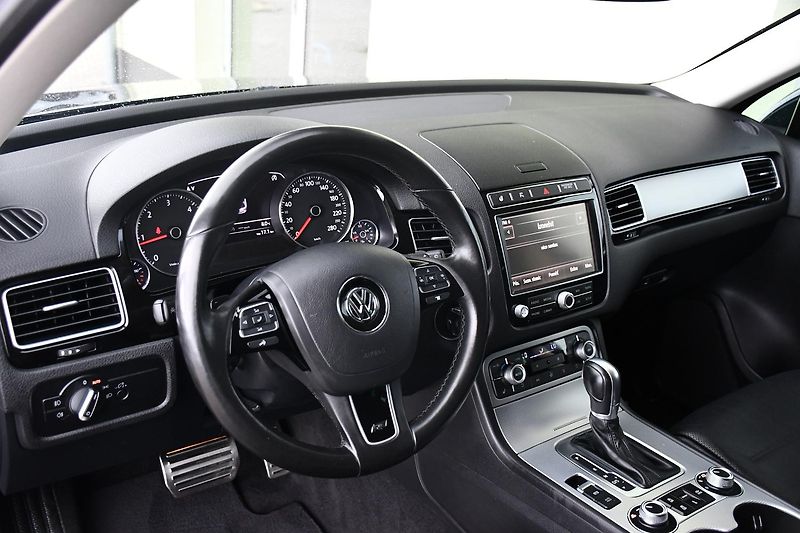 Volkswagen Touareg 3.0TDi V6 4M R-LINE TAŽNÉ ČR - fotka 15 z 44