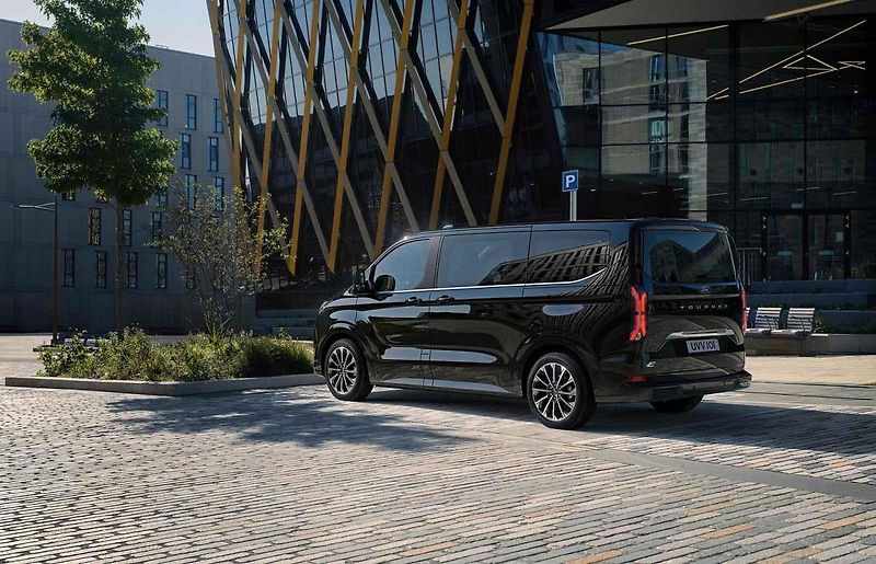 Ford Transit Custom Van startuje nyní na ceně 888 000 Kč bez DPH