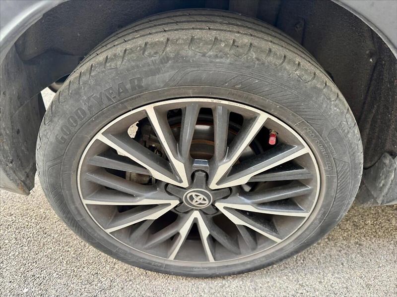 Toyota C-HR 1,8 i 72kw Hybrid e-CVT - fotka 23 z 29