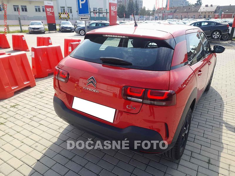Citroën C4 Cactus (2019) 1.2PT, 2.maj,ČR, AC, temp. - fotka 2 z 3