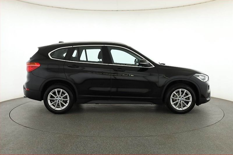 BMW X1 (2019) sDrive18d, Automat, Serv.kniha - fotka 6 z 18