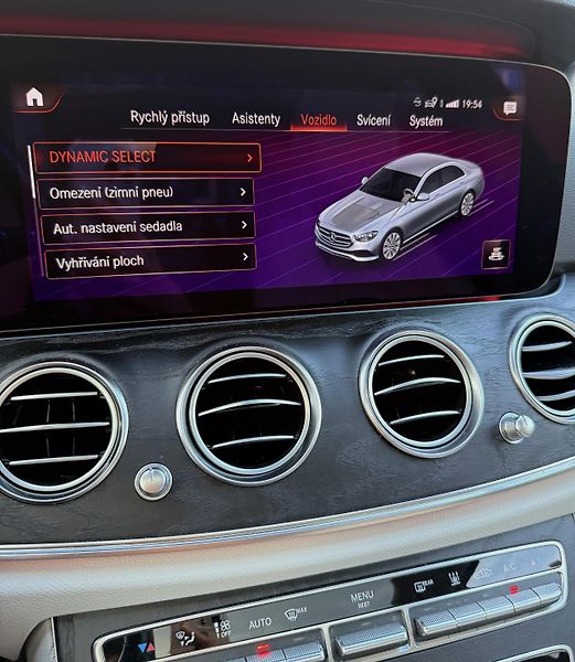 Mercedes-Benz Třídy E (2020) 4MATIC, AMG Line, původ ČR - fotka 23 z 24