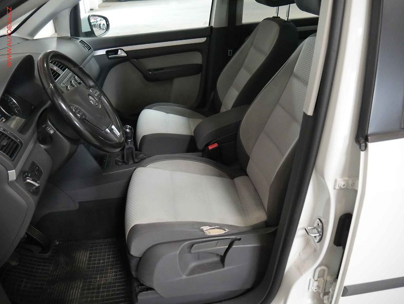 Volkswagen Touran (2014) 1.6 TDi, ČR, STK7/28 - fotka 9 z 20