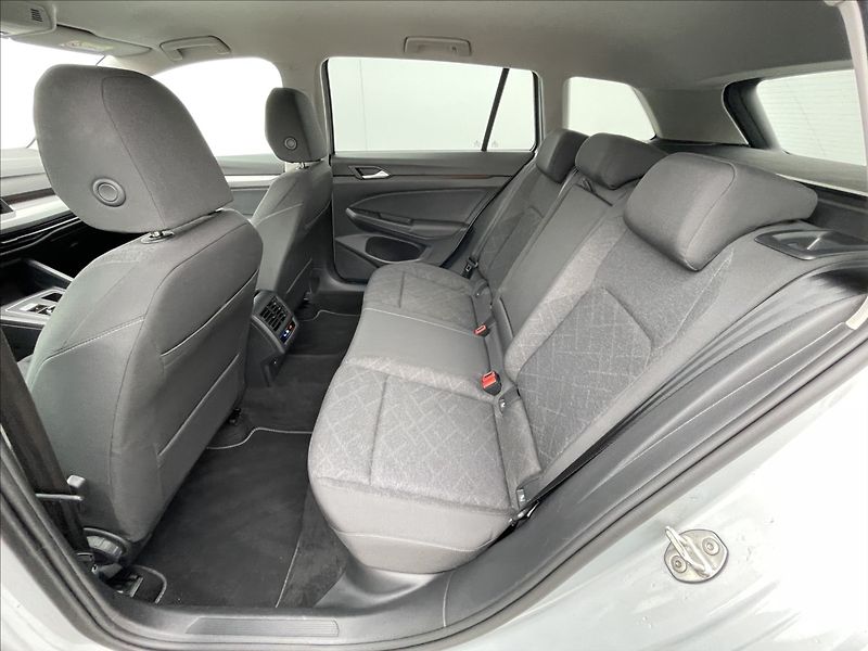 Volkswagen Golf Variant 1,5 eTSI DSG Life KESSY+Kamera - fotka 15 z 23
