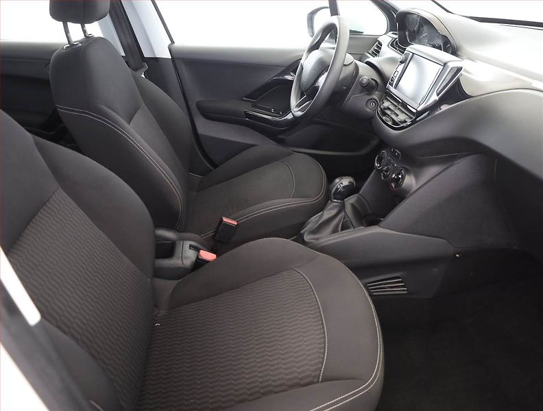 Peugeot 208 (2018) 1.2 PureTech, ČR,1.maj - fotka 7 z 14