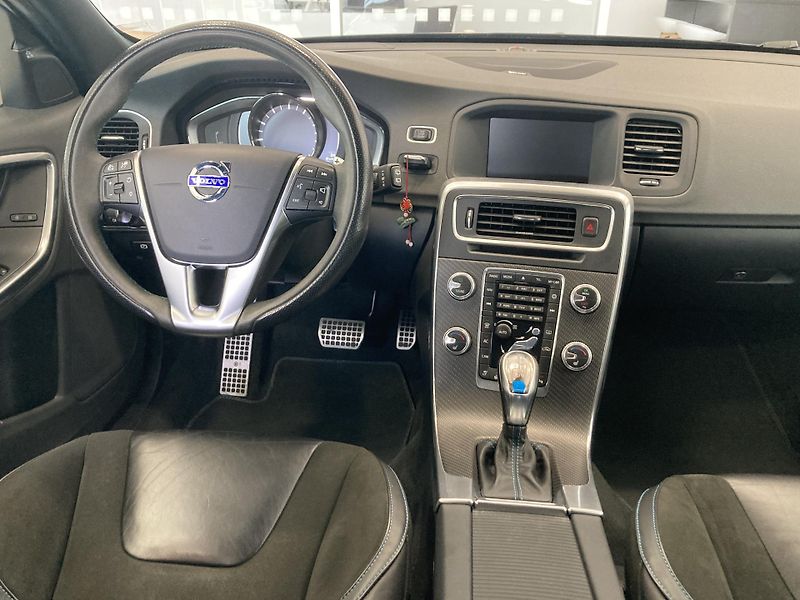 Volvo V60 T6 AWD POLESTAR  - fotka 13 z 38