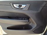 Volvo XC60 Momentum Pro B4 AWD 145kW - náhled 29