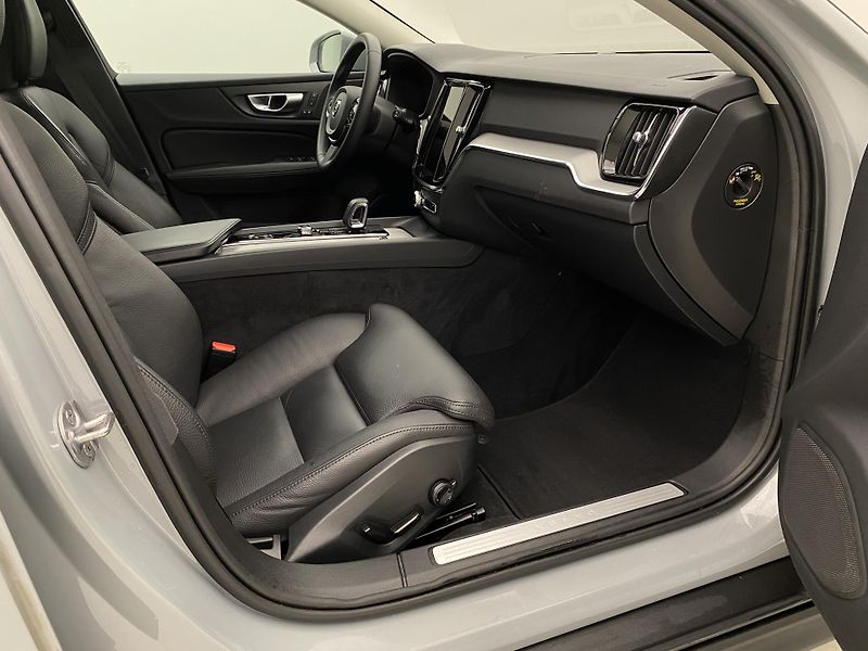 Volvo V60 CC B4 AWD BRIGHT PLUS AUT  - fotka 24 z 59
