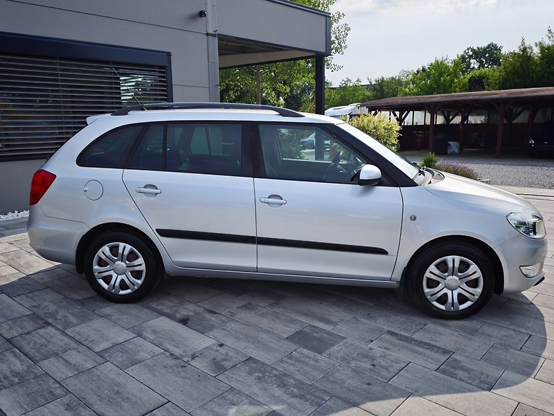 Škoda Fabia (2010) 1,2 TSI 77 KW Ambiente - fotka 4 z 28