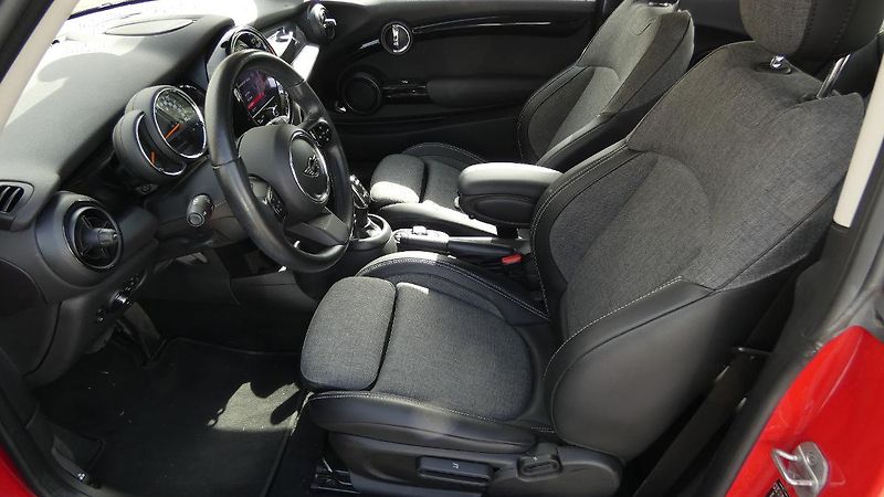 Mini Cooper 1.5T  5dv - fotka 18 z 22