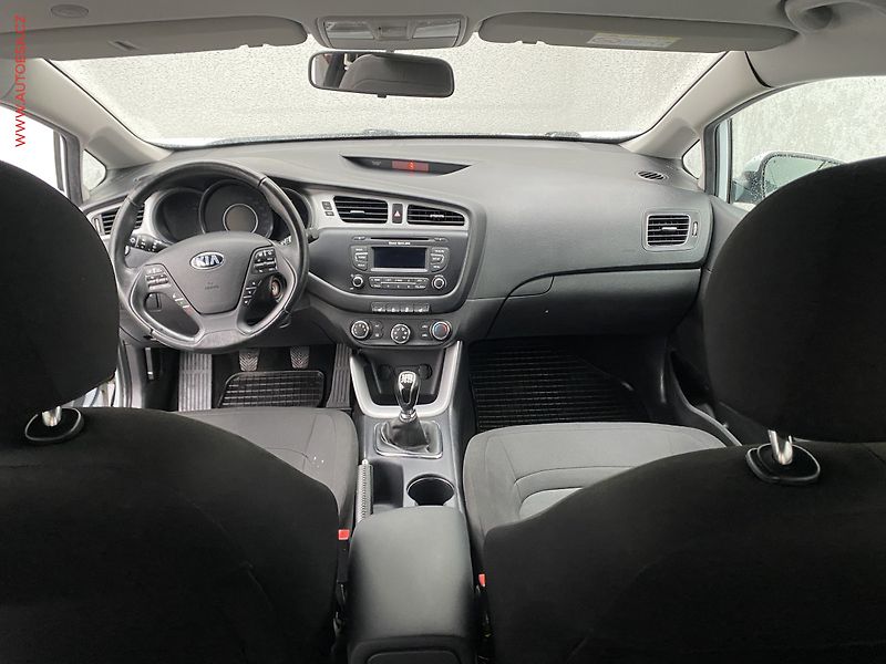 Kia Ceed (2015) 1.4 i, Style, TZ,  výhřev sed - fotka 8 z 14