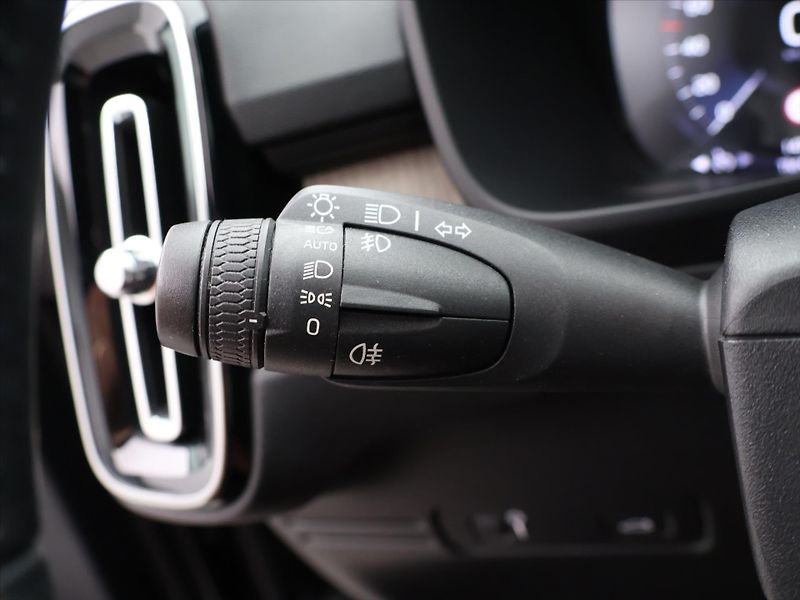 Volvo XC40 2,0 D3 110kW Aut. Inscription - fotka 19 z 32