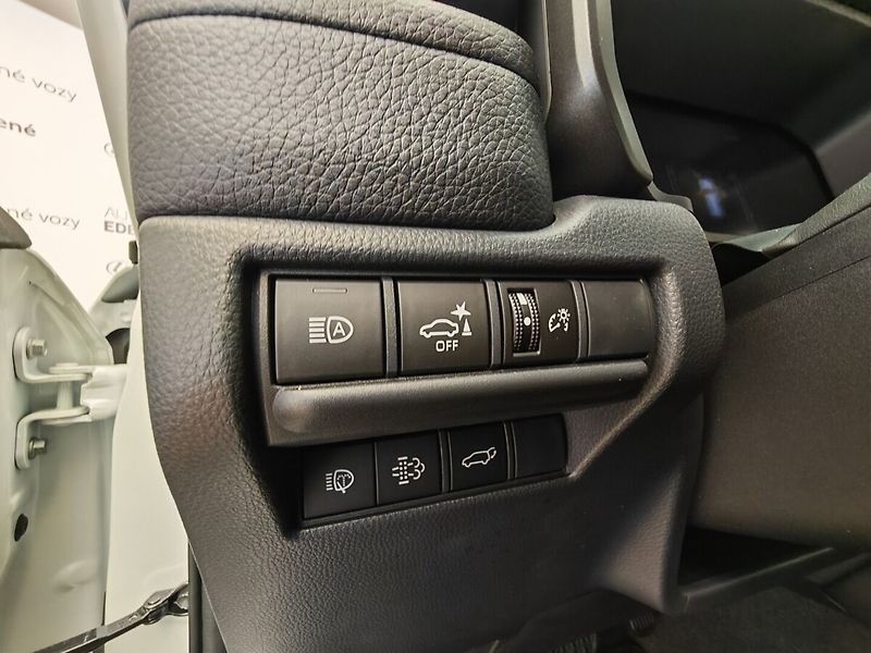 Toyota Land Cruiser 2.8 D-4D 204 k Executive AT - fotka 26 z 43