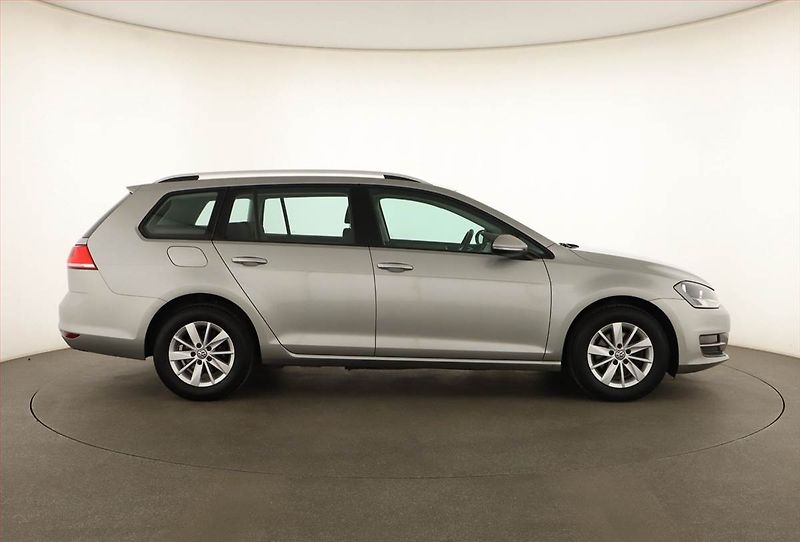 Volkswagen Golf (2016) 1.2 TSI, Serv.kniha, Tempomat - fotka 6 z 12