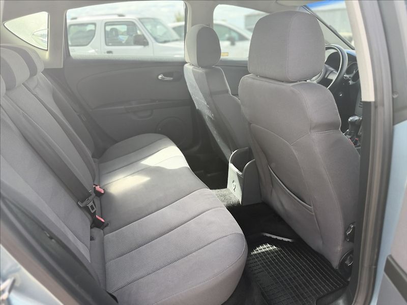 Seat Leon 2,0 TDI FR NOVÉ ROZVODY - fotka 17 z 20