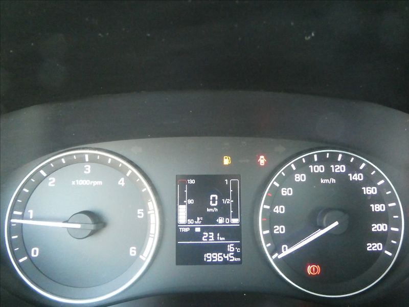 Hyundai i20 1,1 CRDi 1.majitel, webasto - fotka 34 z 43