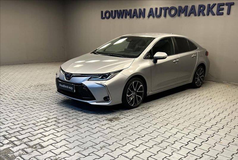 Toyota Corolla 1,8 Hybrid AT Executive - fotka 1 z 17