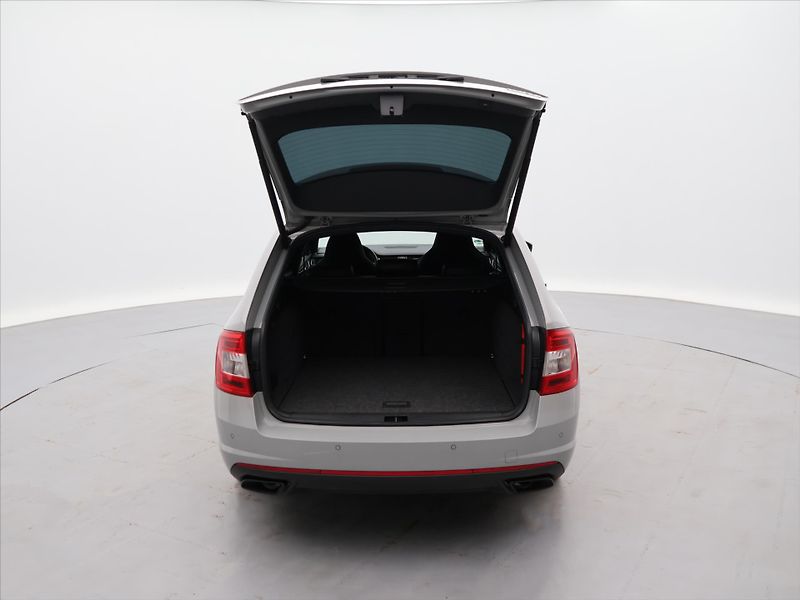 Škoda Octavia 2,0 TSI RS230 169kW DSG Canton - fotka 9 z 26