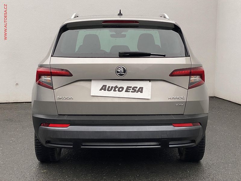 Škoda Karoq (2018) 2.0TDi 4x4, DSG, LED, park - fotka 5 z 18
