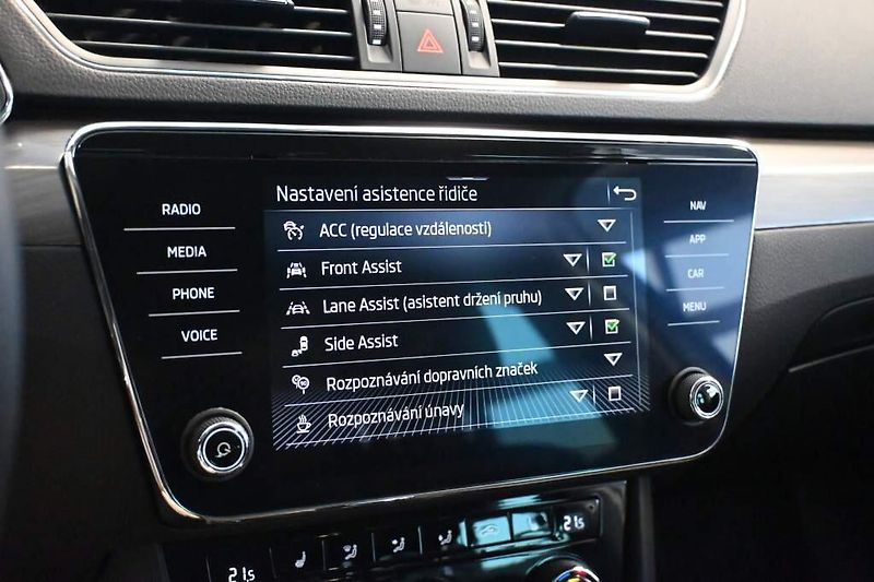 Škoda Superb (2024) 2.0 STYLE DSG LED Matrix ACC V - fotka 18 z 33