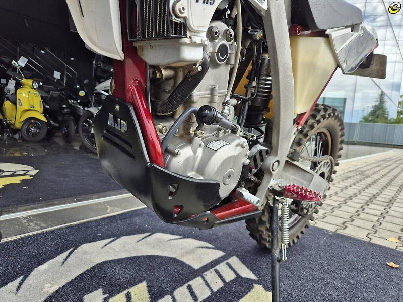 AJP PR5 250 Enduro (2014) 2014) – 1630 km, STK do 2028 - fotka 11 z 20