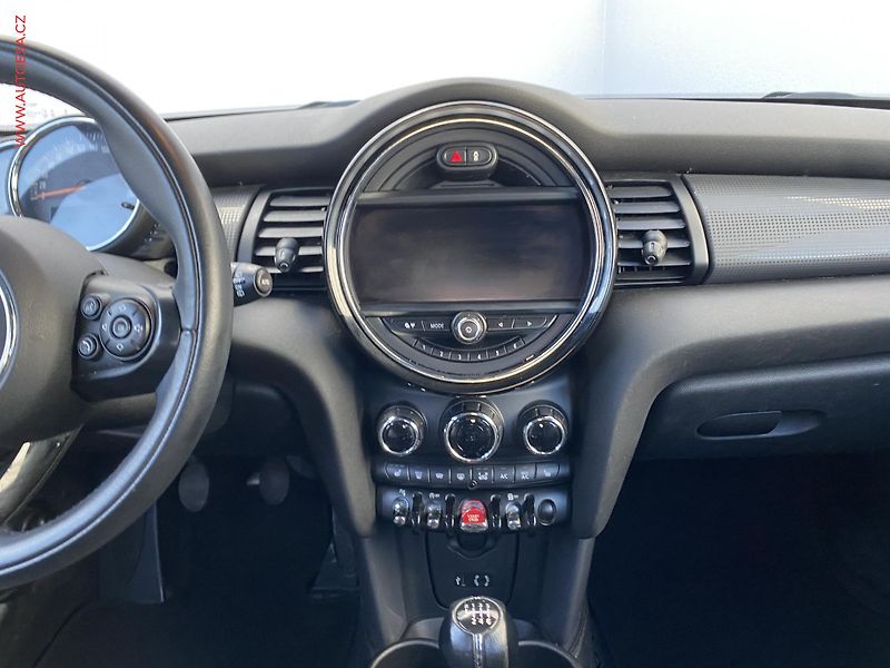 Mini Cooper (2015) 1.5i, LED, navi, panor - fotka 12 z 19