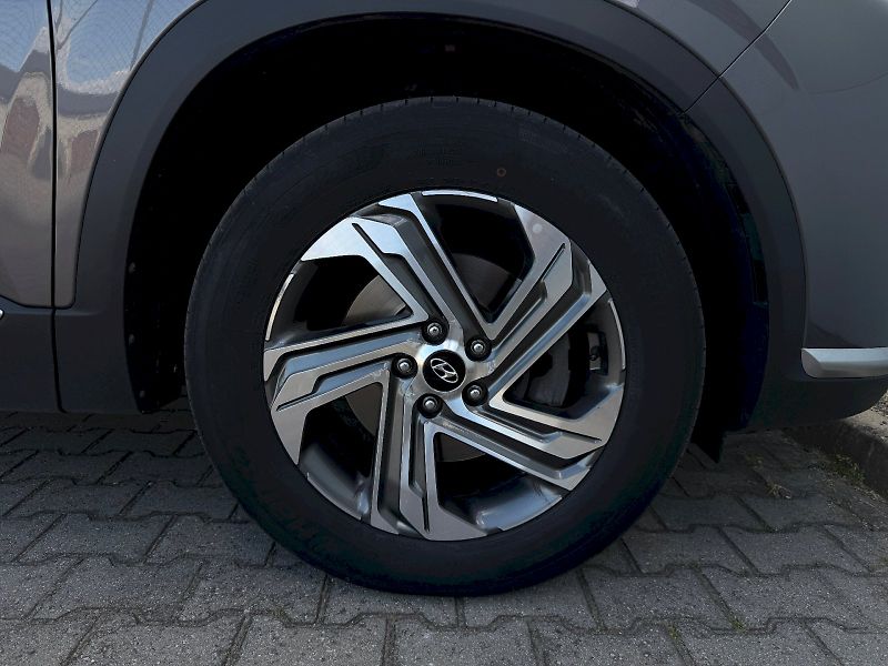 Hyundai Santa Fe (2023) 2.2 CRDi 142 kW 4x4 - fotka 17 z 22