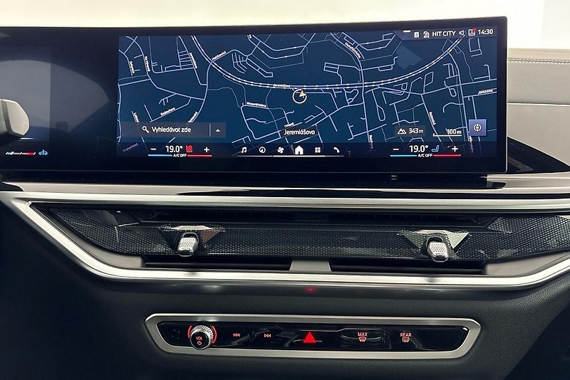 BMW X5 xDrive40i - fotka 21 z 28