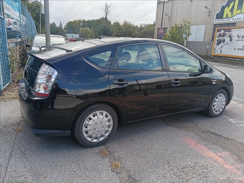 Toyota Prius 1,5 - fotka 13 z 21