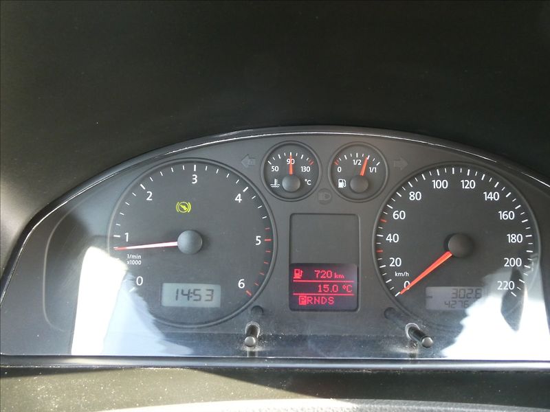 Volkswagen T5 California 2,5 TDi 96kW obytný vůz - fotka 36 z 49