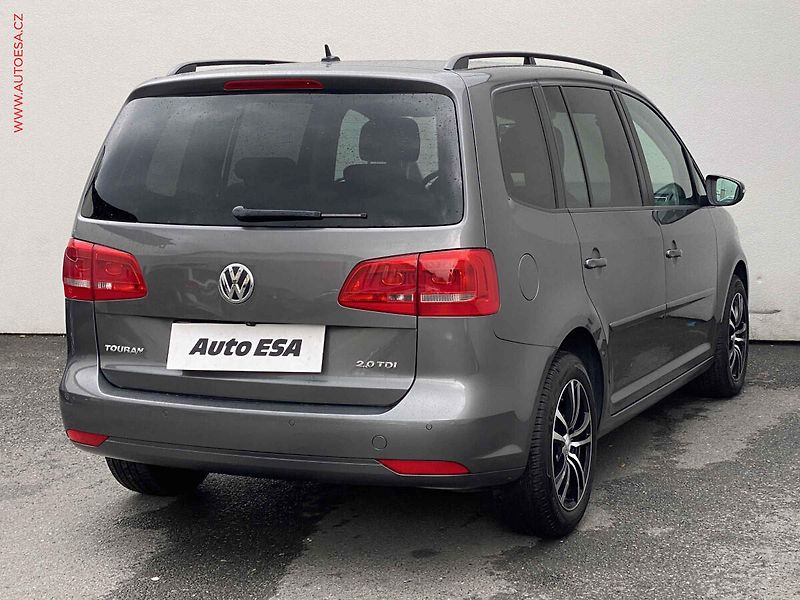 Volkswagen Touran (2015) 2.0 TDi, 1.maj,ČR, LED - fotka 4 z 17