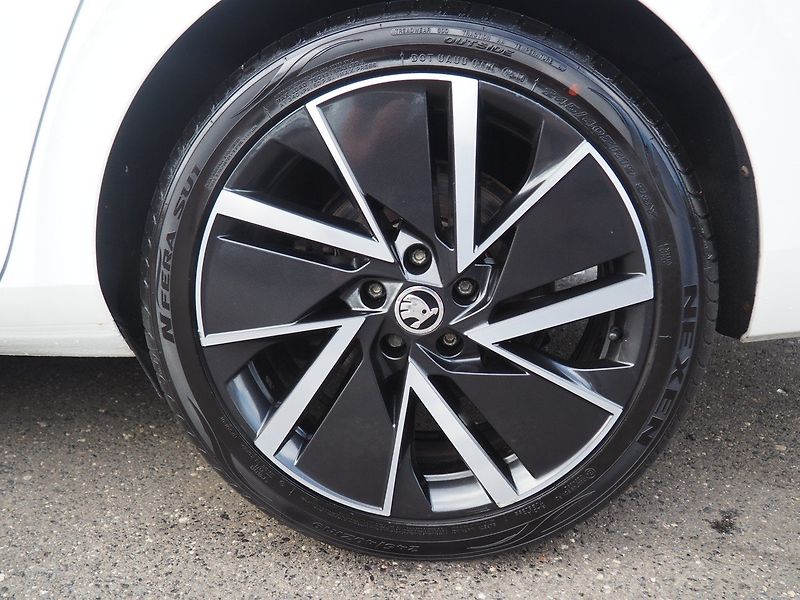 Škoda Superb (2021) 1.4 iV Hybrid L&K DSG Webasto - fotka 9 z 48