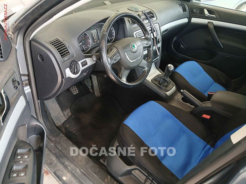Škoda Octavia (2010) 1.4 TSI, servis.kniha, AC - fotka 3 z 3
