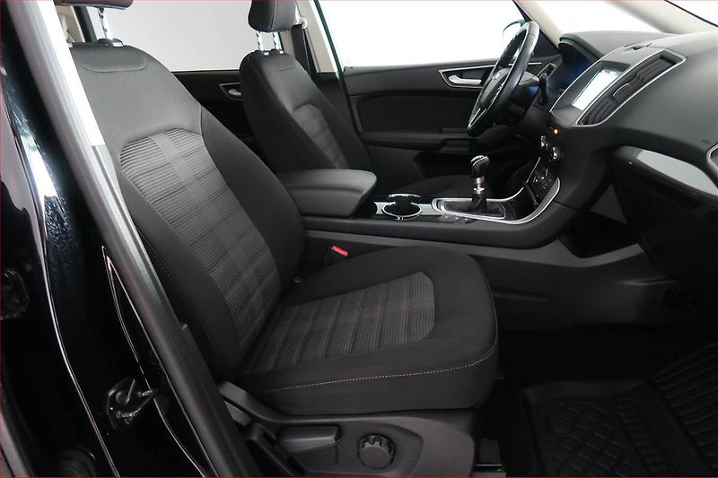 Ford Galaxy (2016) 2.0 TDCi, Serv.kniha, Navi - fotka 9 z 19