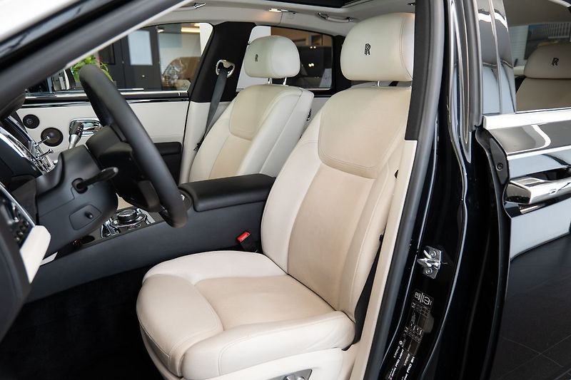 Rolls-Royce Ghost Family 360/Pano/Masážní sedadl - fotka 8 z 31
