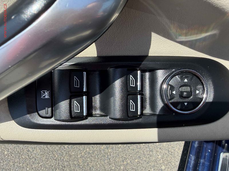 Ford Mondeo (2012) 2.2TDCi, Navi, kůže - fotka 11 z 17