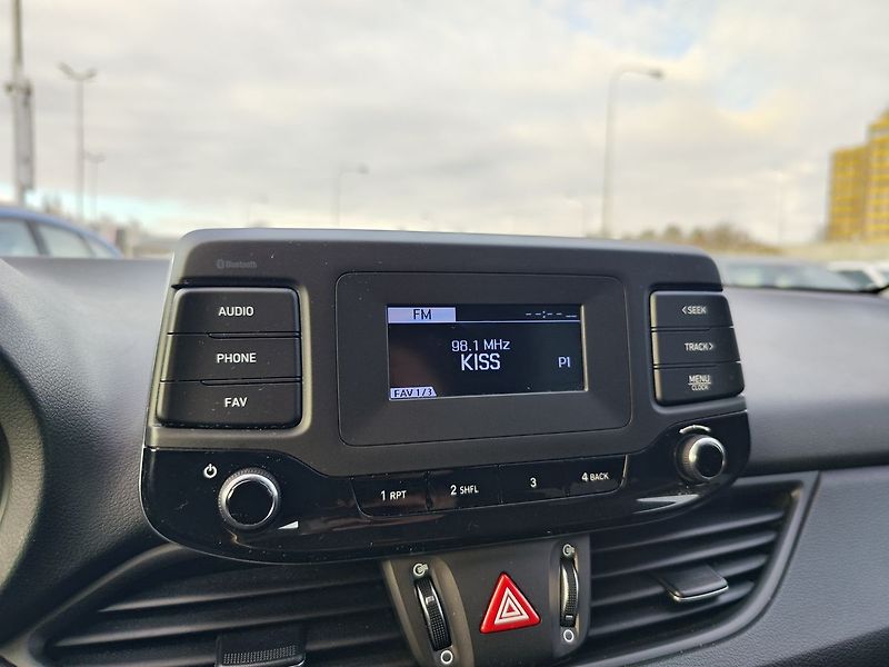 Hyundai i30 1.5i/81kW Start Plus - fotka 14 z 24