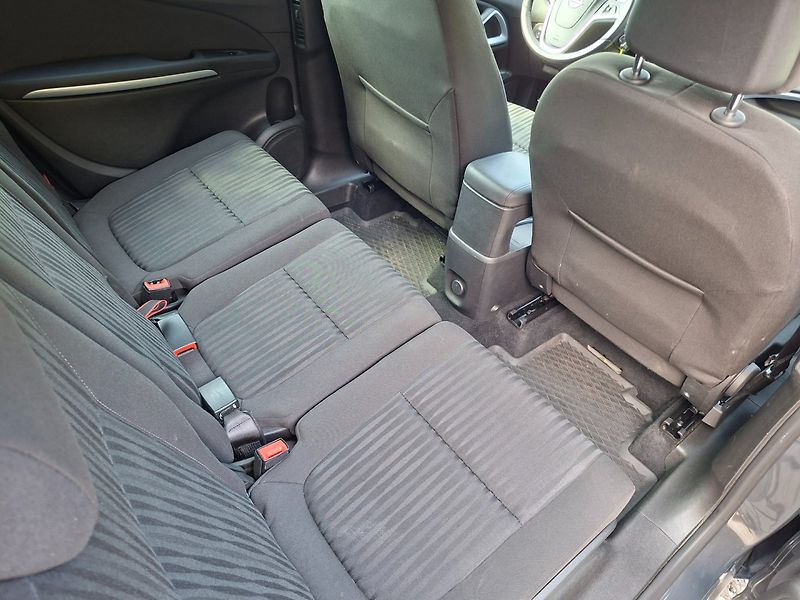 Opel Zafira (2013) TOURER 2.0CDTI 96kW -7.MÍST - fotka 27 z 41