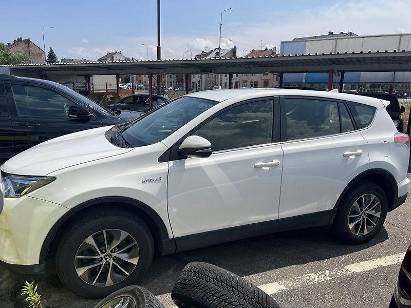 Toyota RAV4 2.5i HYBRID 114kw - fotka 1 z 3