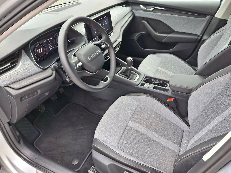 Škoda Octavia (2025) Combi Top Selection 1,5TSi 110 - fotka 6 z 33