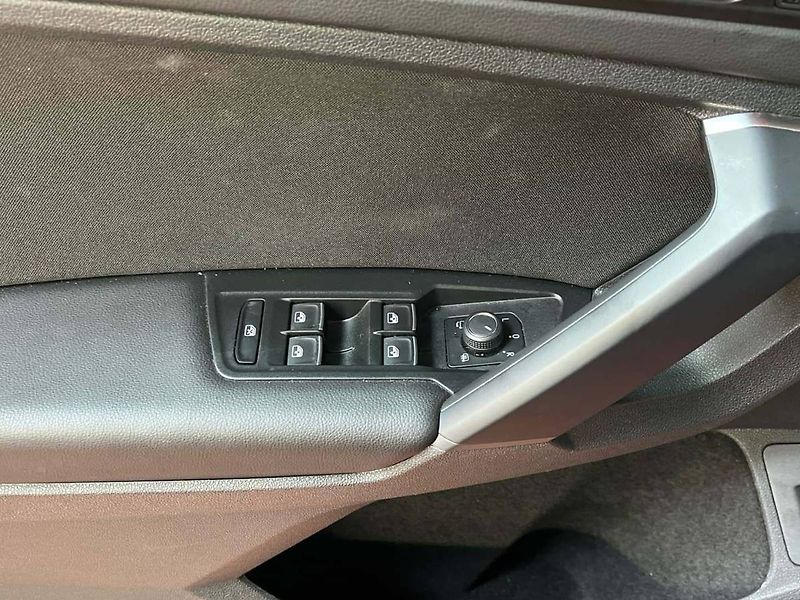 Volkswagen Tiguan (2023) Elegance 1.5 TSI DSG - fotka 14 z 20