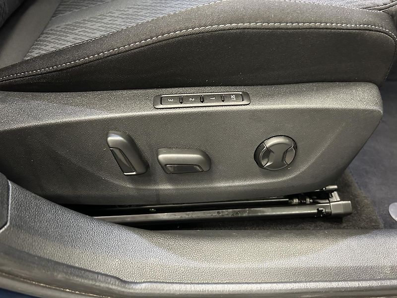 Škoda Octavia (2023) 2.0TDi DSG 4x4 Styl LED HUD TZ - fotka 33 z 34